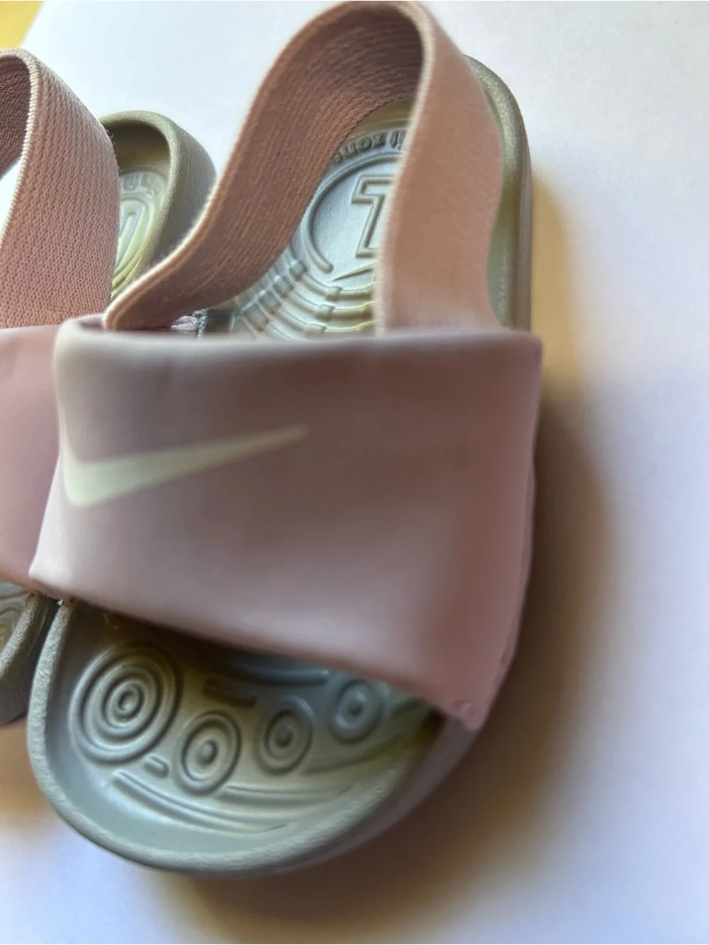 Nike Kawa Girl’s Toddler Lavender slide sandals 4C